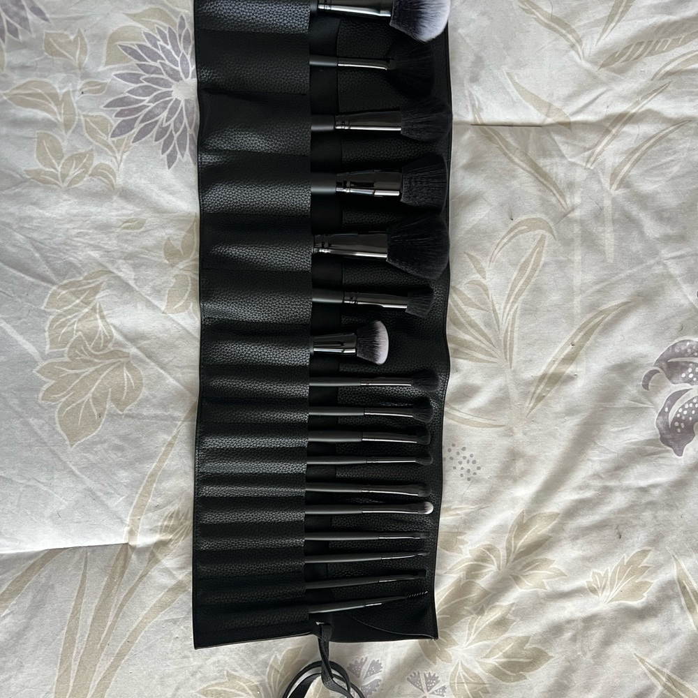 Black ELF Makeup Brush Set